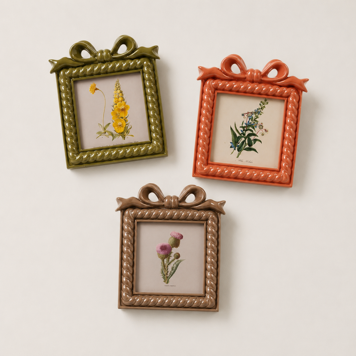 Resin Photo Frame w/Bow